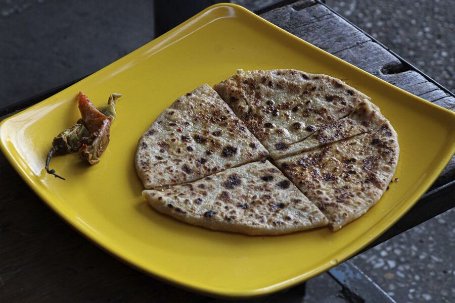 Delhi: Old Delhi Street Food Tour with Rickshaw Ride - Jama Masjid: Where Snack Stops Meet a Major Delhi Landmark