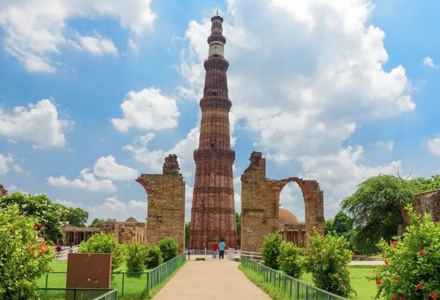 Delhi: Old & New Delhi Private Guided Full or Half-Day Tour - Humayun’s Tomb: UNESCO calm with Mughal-inspired context