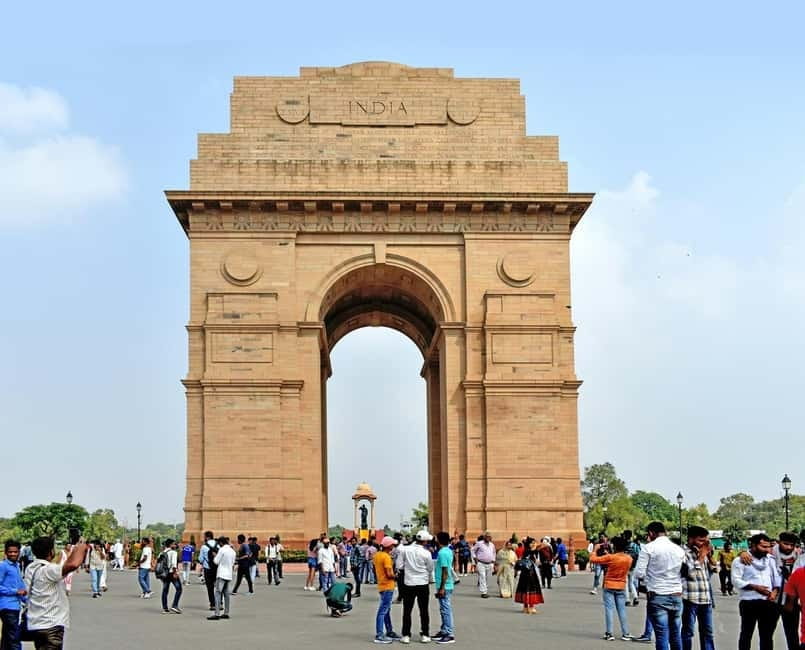 Delhi: Old & New Delhi Private Tour Full or Half-Day By Car - Khari Baoli: the spice market where the air does half the explaining