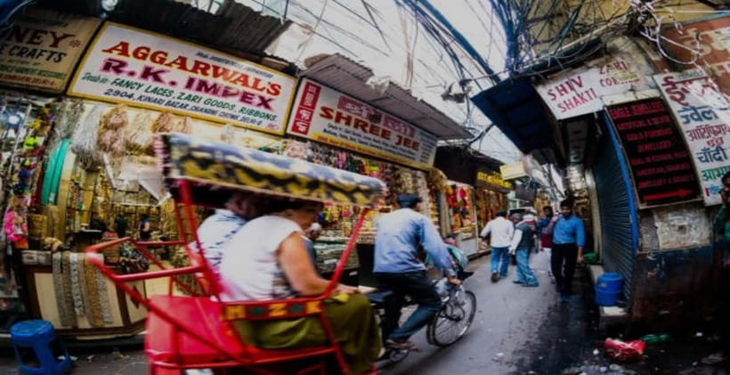 Delhi: Old & New Delhi Private Tour Full or Half-Day By Car - Agrasen ki Baoli and Gurudwara Bangla Sahib: short stops that add depth
