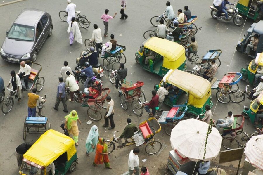Delhi: Private Chandni Chowk, Food Tasting, & Tuk-Tuk Tour - Gurudwara Sis Ganj Sahib and langar: a calm pause inside the busy day