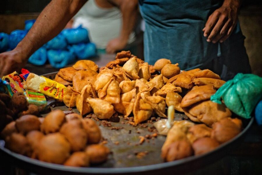 Delhi: Private Chandni Chowk, Food Tasting, & Tuk-Tuk Tour - Red Fort photo stop: what you’ll get and when you should worry