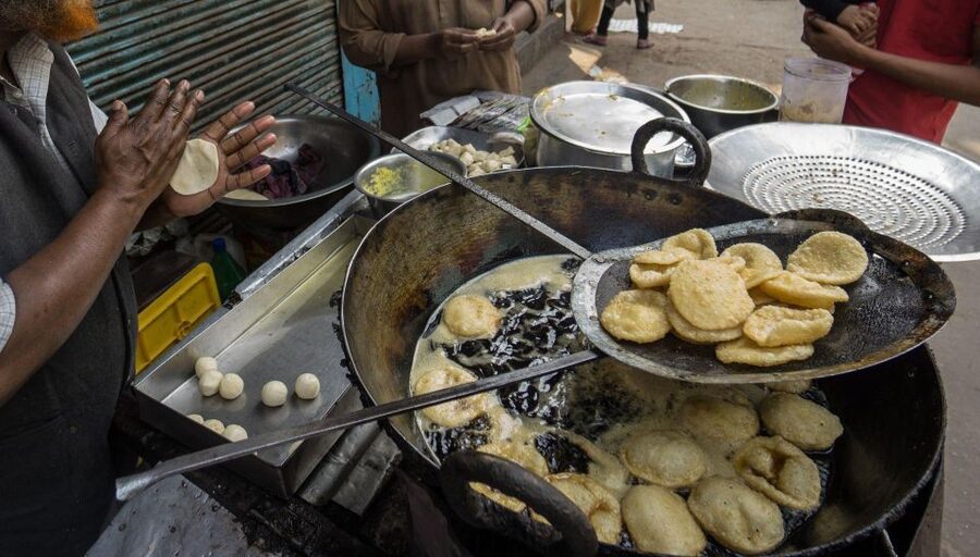 Delhi: Private Chandni Chowk, Food Tasting, & Tuk-Tuk Tour - India Gate and Parliament Buildings area: connecting Old Delhi to modern Delhi