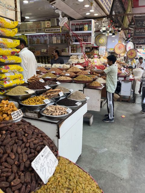 Delhi: Private Chandni Chowk, Food Tasting, & Tuk-Tuk Tour - What kind of guide you want (and how the tour uses that well)