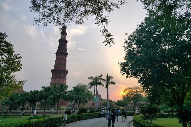 Delhi Private City Tour With Spice Market In 8 Hours - By Car - Chandni Chowk Spice Market Lanes: Where Shopping Meets Chaos