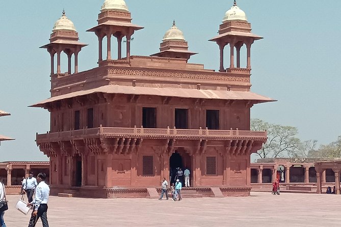Delhi - Private Day Tour of New Delhi & Old Delhi - India Gate and Raj Ghat: Memorials That Give Perspective