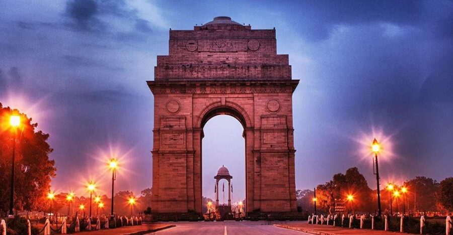 Delhi : Private Delhi Evening(Night) Tour by Car - 4 hours - India Gate and the big government landmarks: quick, readable, useful