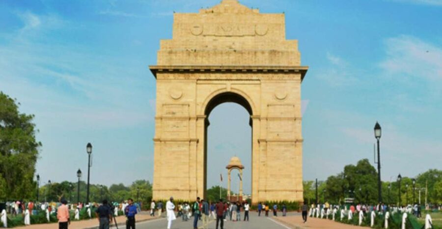 Delhi: Private Guided Day Tour of Old and New Delhi - Private pickup by AC car: the easiest way to do Delhi in one day