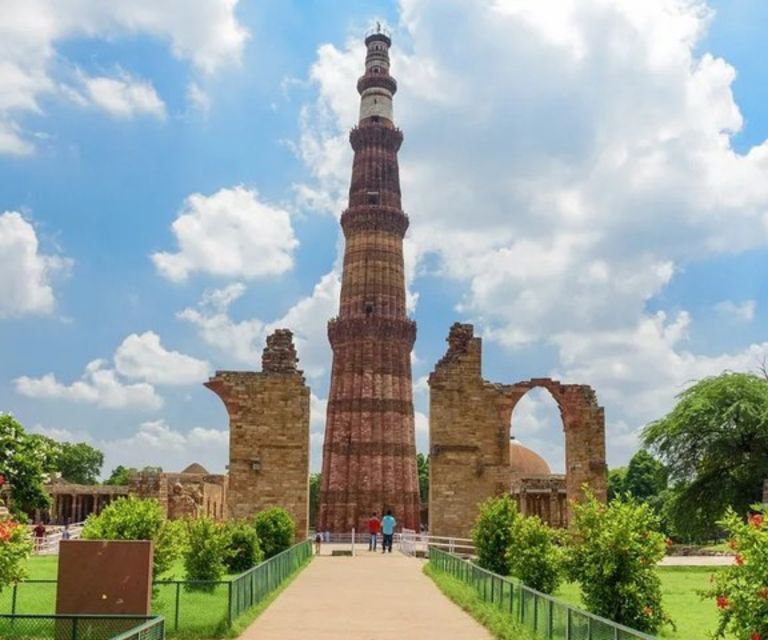 Delhi: Private Guided Day Tour of Old and New Delhi - Lunch that keeps you moving: Mughlai, North Indian, and local options