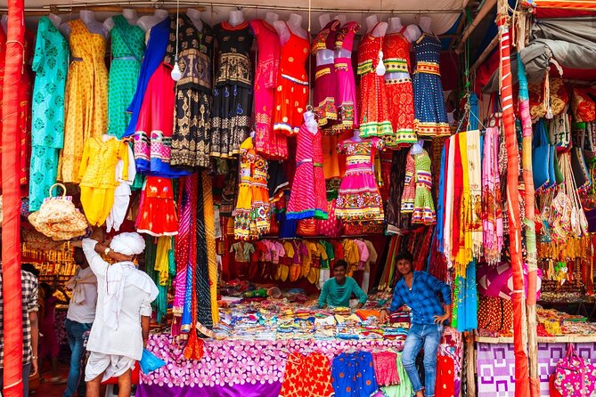 Delhi: Private Guided Shopping Tour with Transfers - INA Market and Delhi Haat: Crafts and Textiles in a More Set Layout