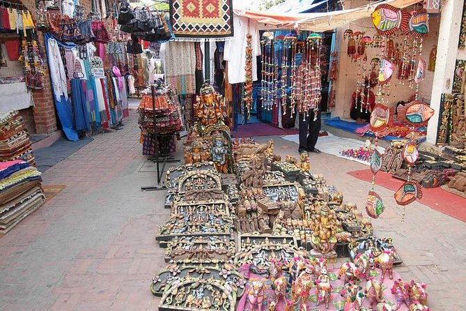 Delhi: Private Half-Day Guided Shopping Tour with Transfer - Pickup, driver, and how you stay safe in busy markets