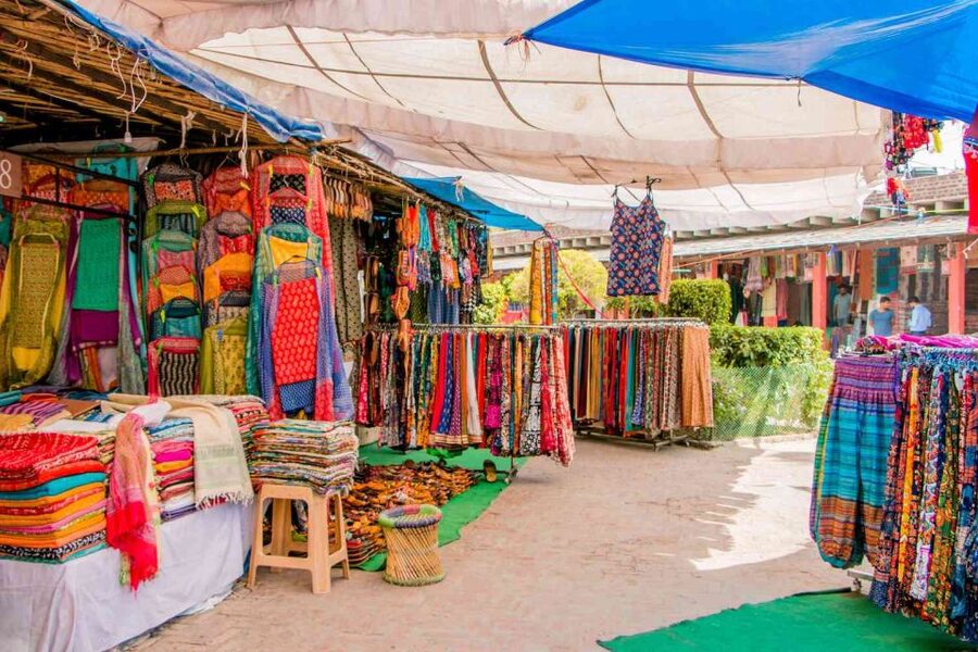 Delhi: Private Half-Day Guided Shopping Tour with Transfer - Khari Baoli: the spice market that starts with smell