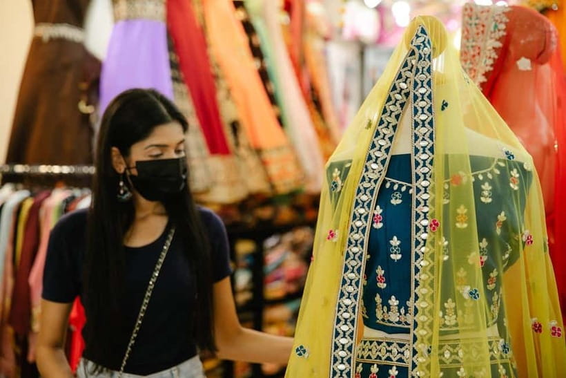 Delhi: Private Half-Day Shopping Tour with Guide & Transfers - Chandni Chowk in one focused hour