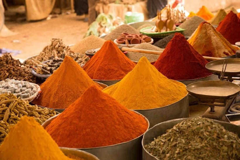 Delhi: Private Half-Day Shopping Tour with Guide & Transfers - Dilli Haat for crafts, gifts, and “I actually mean it” shopping