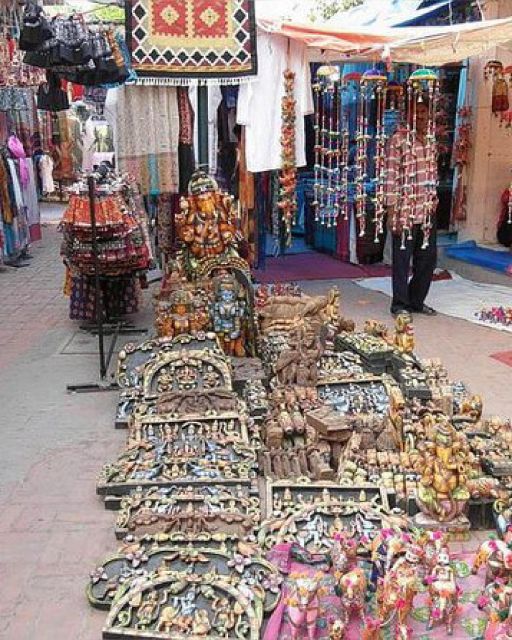 Delhi: Private Half-Day Shopping Tour with Guide & Transfers - How bargaining and vendor “push” can work in your favor