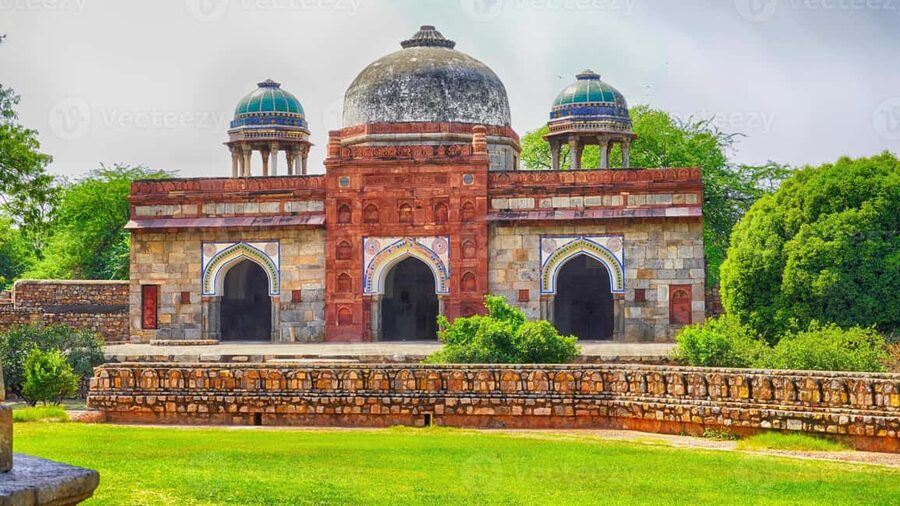Delhi: Private Humayun’s Tomb Guided Tour with Entry Ticket - What to expect on-site: a simple, rule-based visit