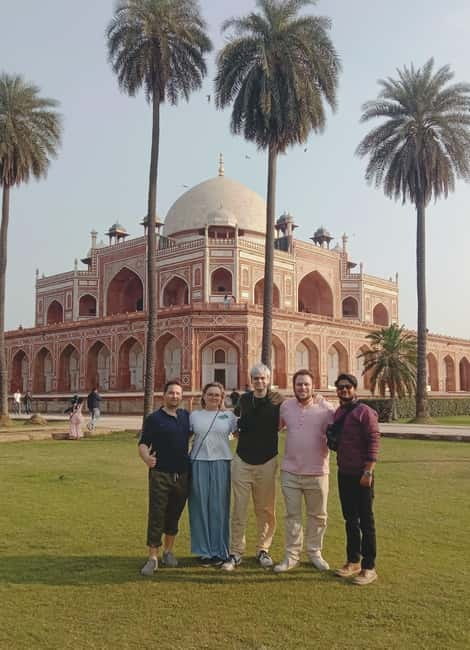Delhi: Private Old and New Delhi Full or Half Day Tour - Red Fort from outside and the Monday reality check