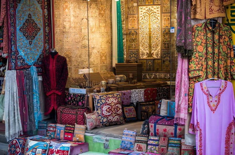 Delhi: Private Shopping Tour with a Local Guide and Transfer - Chandni Chowk by Rickshaw: Wholesale Shopping + Real Old Delhi Energy