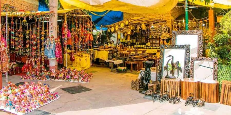 Delhi: Private Shopping Tour with Guide and Transfer - Hotel pickup and how your route gets set up