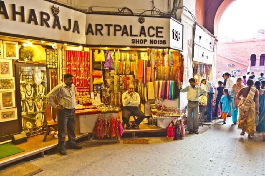 Delhi: Private Shopping Tour with Guide and Transfer - Getting the most out of your half-day market time