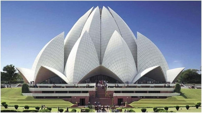 Delhi: Private Tour of Old and New Delhi with Hotel Pickup - The rickshaw ride: short, loud, and worth it