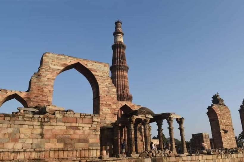 Delhi: Private Tour of Old and New Delhi with Hotel Pickup - India Gate, Lodi Gardens, and the art of smart timing