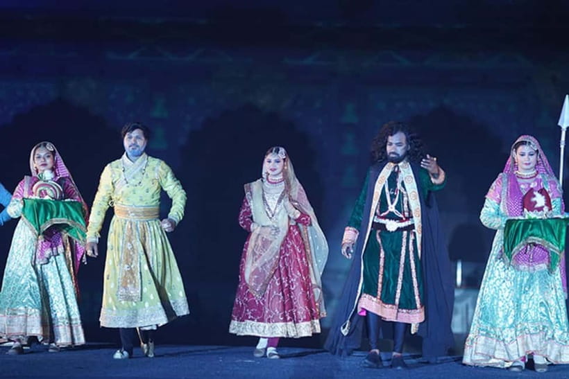 Delhi: Red Fort Light and Sound Show Guided Tour - Dramatic Lighting and a Night-Sky Fort