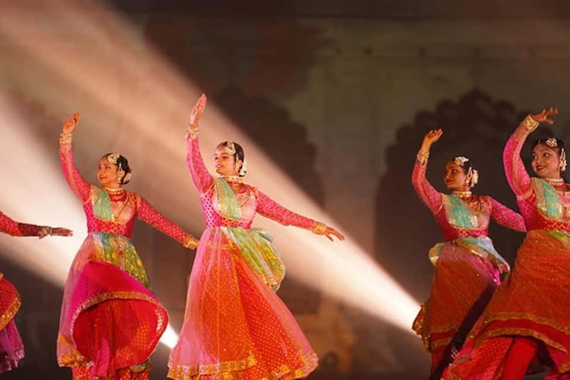 Delhi: Red Fort Light and Sound Show Guided Tour - Practical Tips: What to Bring, Pets Rules, and Seasonal Closures