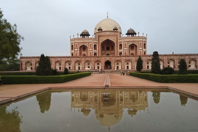 Delhi's historical 7 hours experience tour - Jama Masjid: Shah Jahan’s huge mosque, seen at the right scale