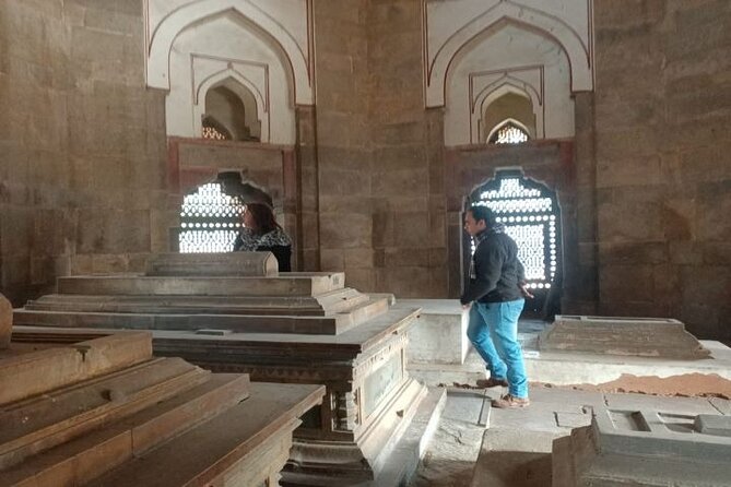 Delhi Sightseeing Tour: Top Monuments & City Highlights - Red Fort: Mughal Power With a Living-City Context
