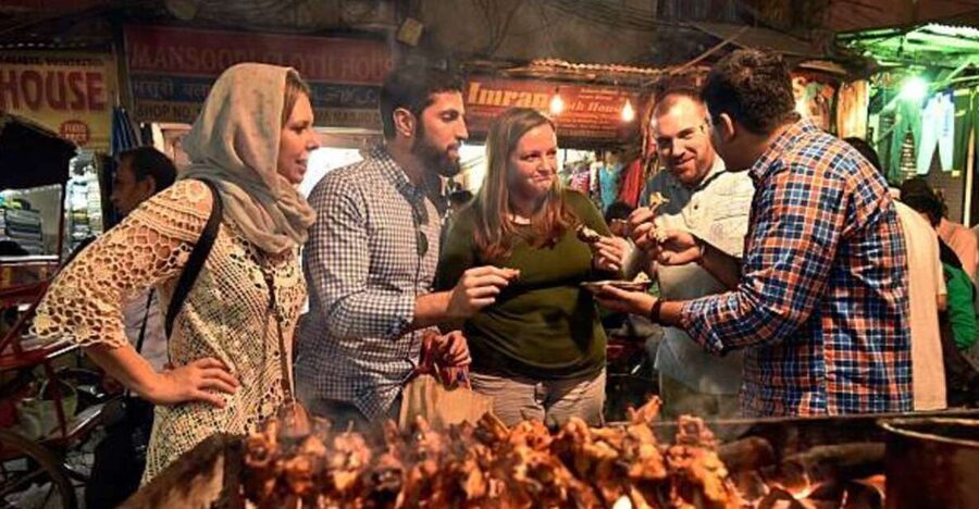 Delhi: Street Food Walking Tour of Old Delhi with Tastings - Paranthe Wali Gali: Where Stuffed Flatbreads Take Over One Alley