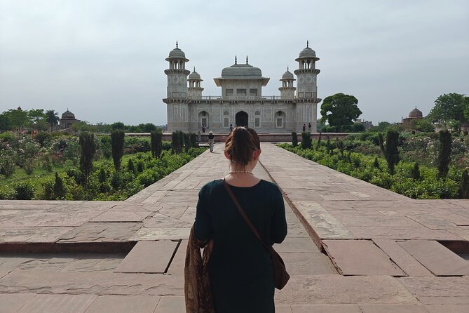 Delhi: Taj Mahal Agra Fort & Baby Taj Tour by Car with Fast Entry - Lunch at DoubleTree by Hilton Agra: The Smart Reset