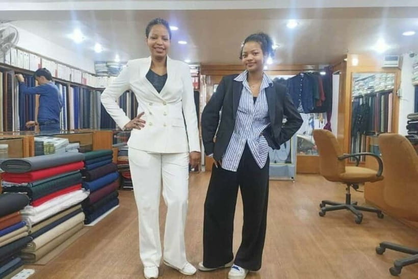 Delhi: Textile Trail Tour with Artisan Interaction - INA Market: a second shopping window for matching and comparison