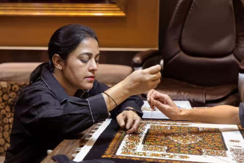Delhi: Textile Trail Tour with Artisan Interaction - Chandni Chowk: the Old Delhi fabric lesson begins
