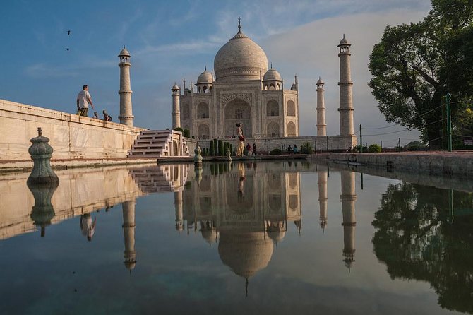 Delhi to Taj Mahal and return - Transportation with Tour Guide. - The Taj Mahal visit: your guide does the heavy lifting