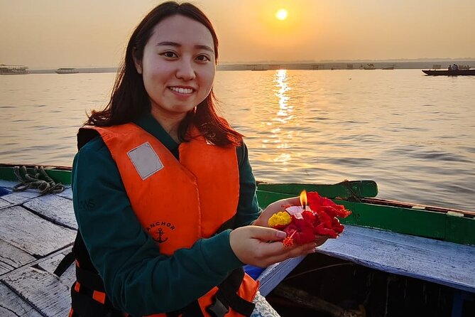 Delhi to Varanasi: Tour to the Sacred Ganga Aarti Ceremony - Sunset boat ride on the Ganges: why dusk is the best time