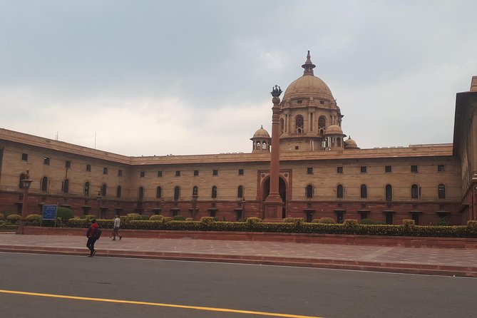 Delhi Tour with private car and local guide full day - Old Delhi rickshaw ride near Chandni Chowk: wear your patience
