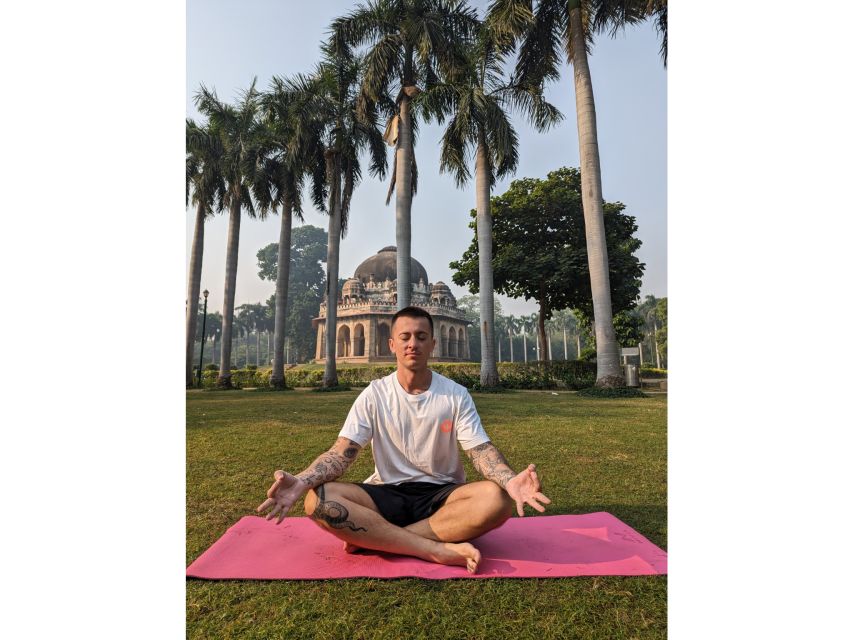 Delhi: Yoga in Lodhi Garden - A calm hour in Lodhi Gardens, right in the middle of Delhi