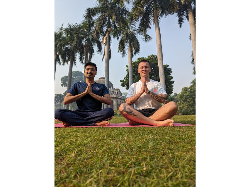 Delhi: Yoga in Lodhi Garden - How the class adapts for beginners, average students, and advanced practice