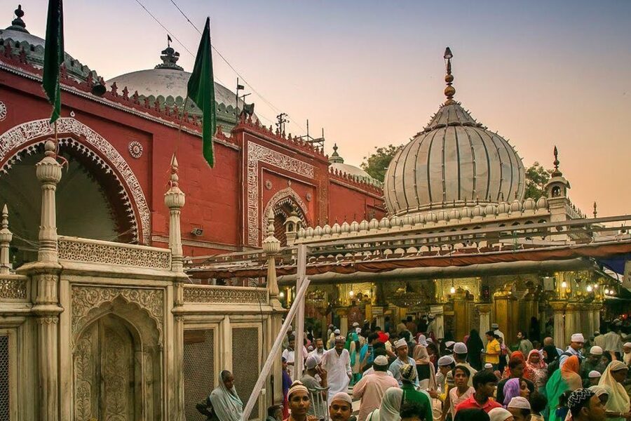 Divine Delhi: Explore Indian Faiths on a Cultural Tour - Laxmi Narayan (Birla Mandir) to Sacred Heart Cathedral: Hindu and Catholic Contrast in One Flow
