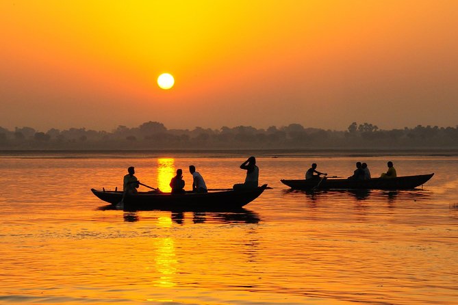 Essence of magnificent India and Nepal - Orchha and Khajuraho: Palace Views, Temples, and UNESCO Carvings