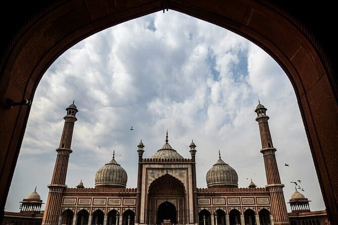 Exclusive Full-Day Guided Tour of Old and New Delhi - Private Guide and Air-Conditioned Car: The Comfort Edge in Delhi