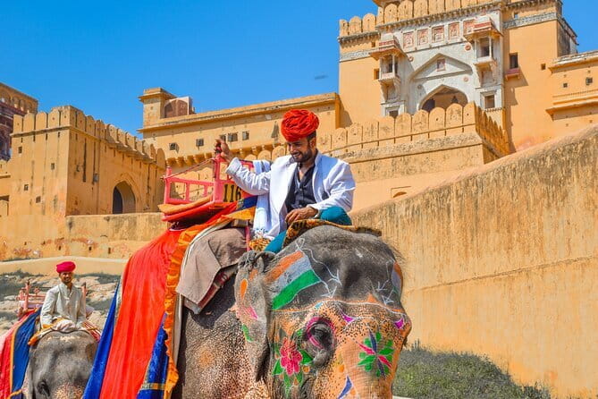 Exclusive Private Jaipur Day Tour from Delhi by A/C Car - Amber Palace: 2 hours at the big finish