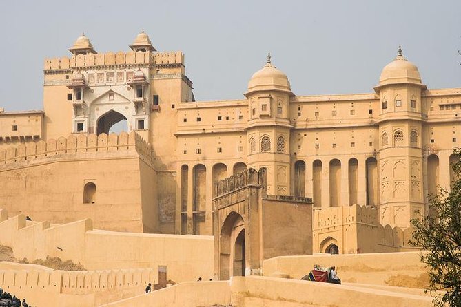 Expeditions India & Bhutan 12 Days - Day 4 Fatehpur Sikri en route to Jaipur: Akbar’s abandoned imperial stage