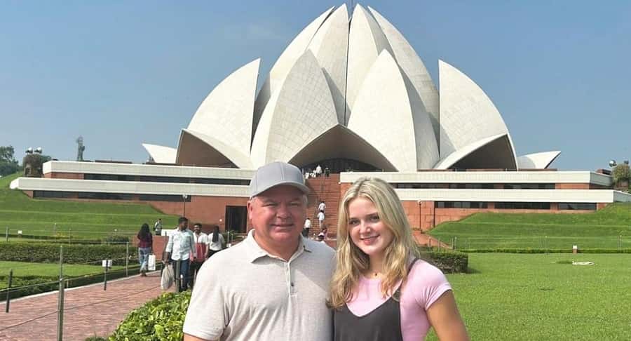 Explore Chandni Chowk: Old Delhi Private Tuk Tuk & Food Tour - Jama Masjid: Mughal grandeur right before the market rush