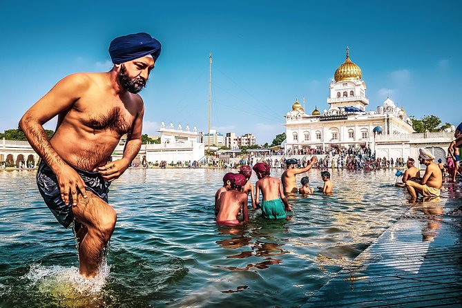 Four days Golden Triangle Luxury Tour with Dinner to Agra and Jaipur from Delhi - Delhi in One Day: Jama Masjid, Bangla Sahib, India Gate, and Qutub Minar