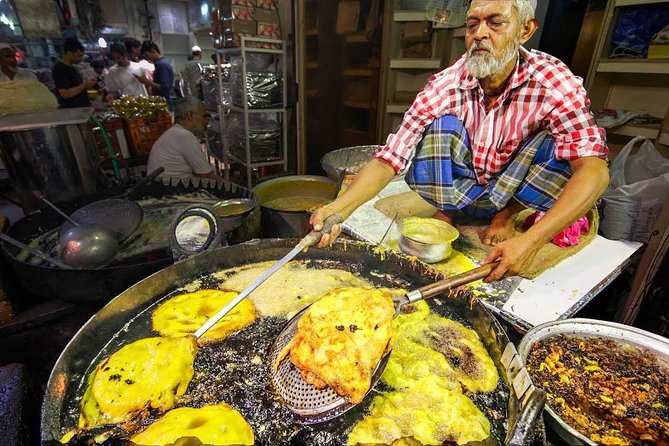 From Chaats to Chandni Chowk: A Gourmet Journey - Getting picked up and moving through Old Delhi