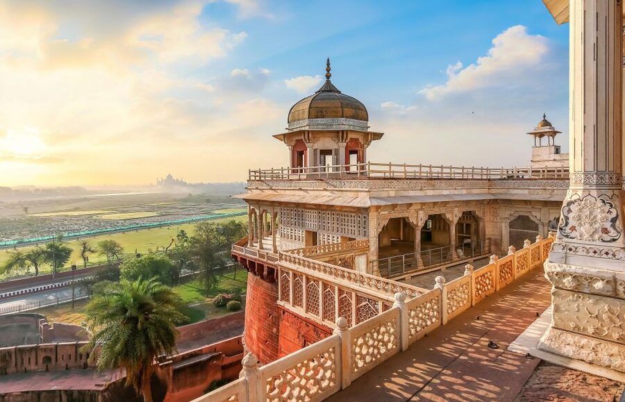 From Delhi: 3 Days Golden Triangle Tour - How the guide and chauffeur make this tour easier
