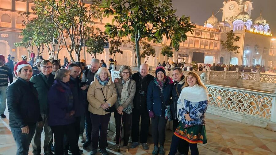 From Delhi: 5 Days Golden Triangle Tour - Day 1 in Delhi: Old Delhi streets, Mughal-era landmarks, and modern faith