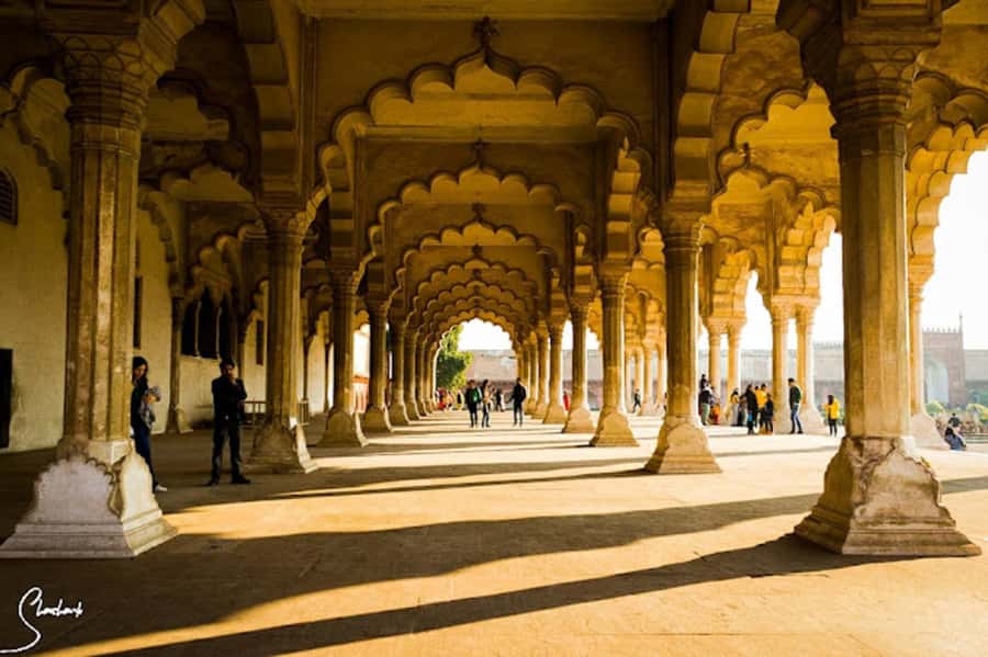 From Delhi: Agra Private Tour with Fast Entry to Taj mahal - Agra Fort: The Mughal Power Base Behind the Taj
